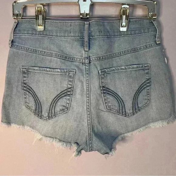 Hollister High Rise Short-Short, size 5, pre-owned, excellent condition - Picture 2 of 3